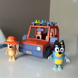 Bluey Family Cruiser including two figures